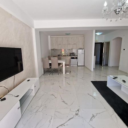 Ata Apartmani. Petrovac Exteriör bild