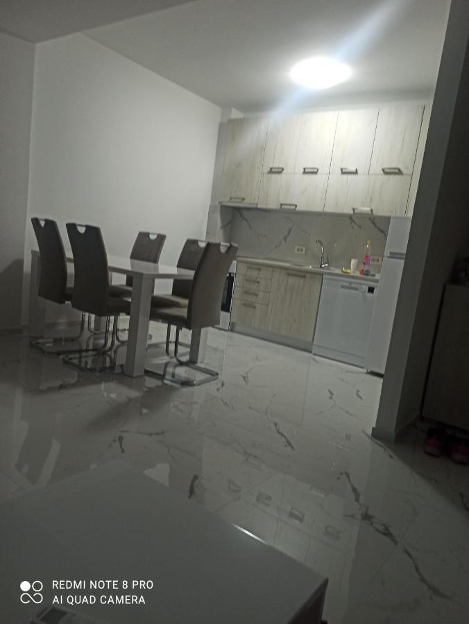 Ata Apartmani. Petrovac Exteriör bild