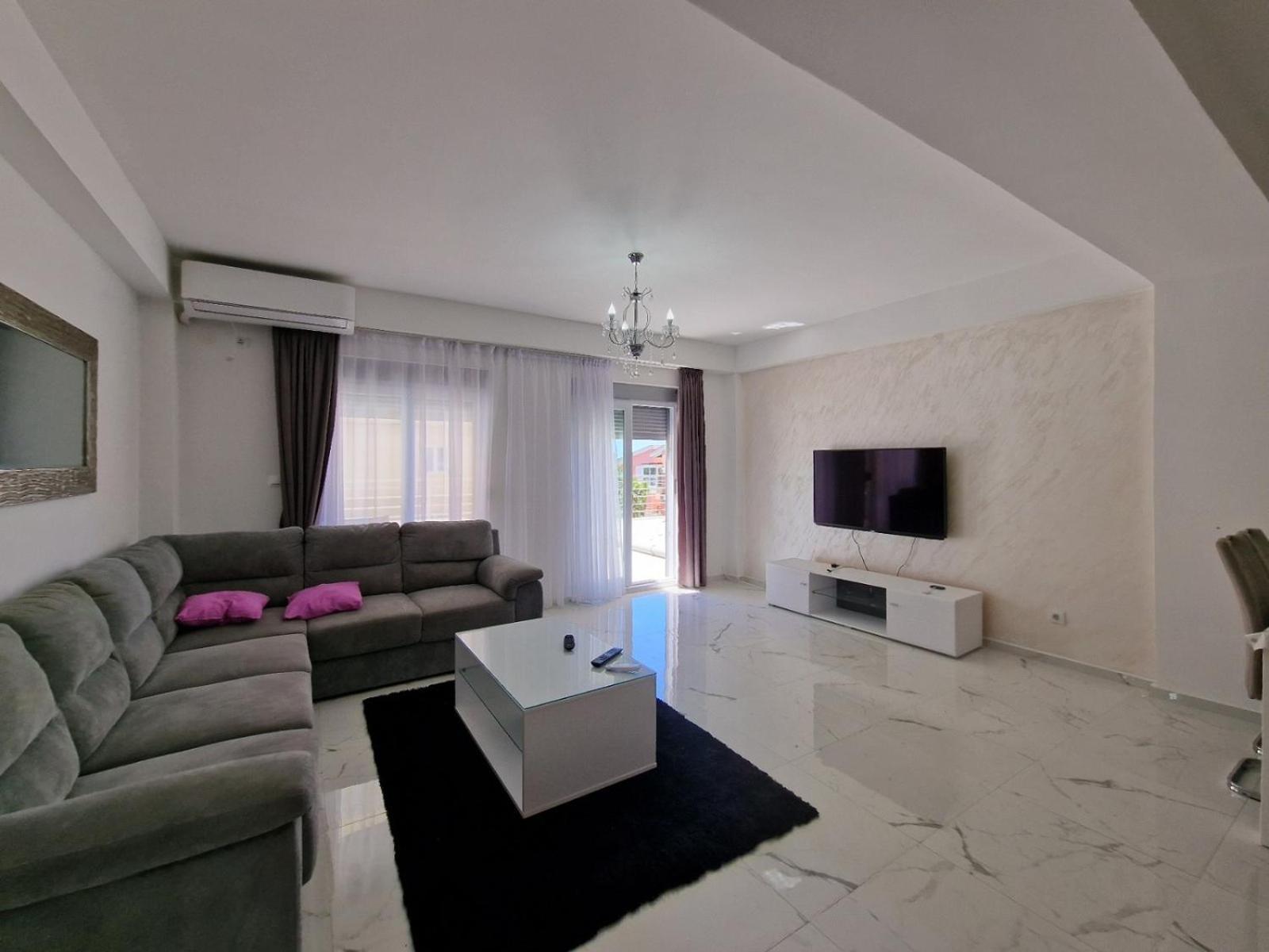 Ata Apartmani. Petrovac Exteriör bild