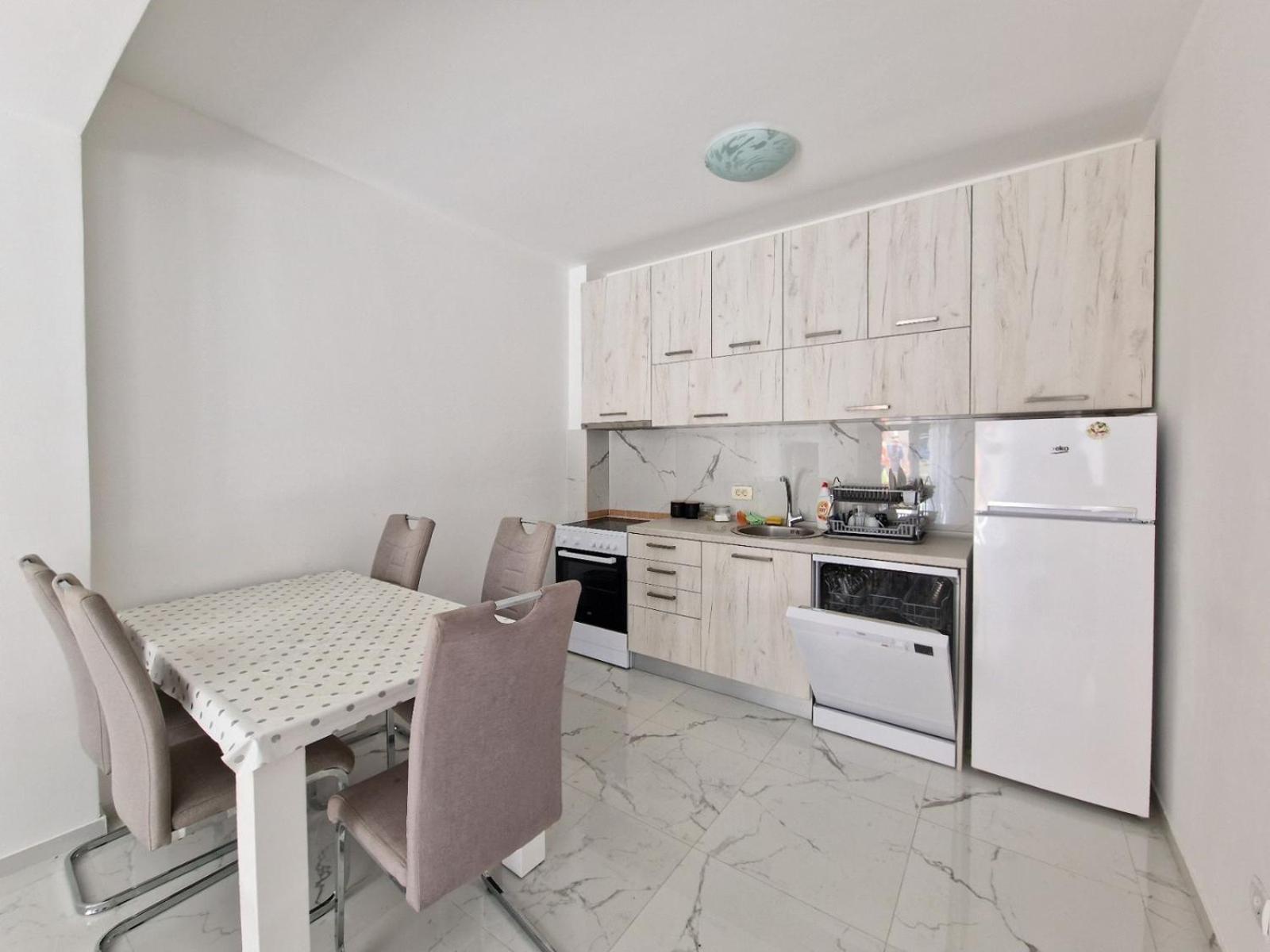 Ata Apartmani. Petrovac Exteriör bild